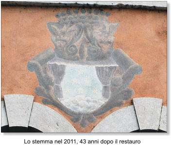 Lo stemma nel 2011, 43 anni dopo il restauro
